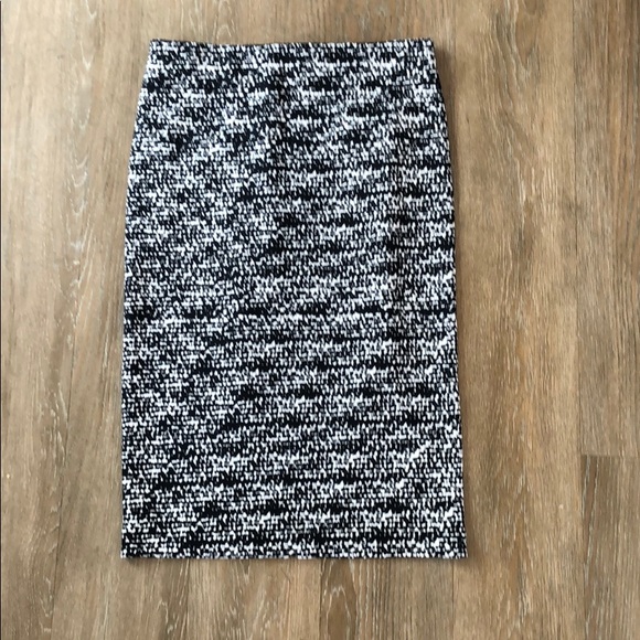 Vince Camuto• Exposed Zipper Pencil Skirt - Picture 1 of 8